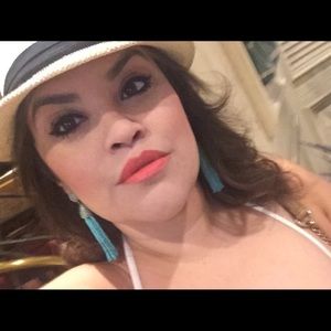 Meet your Posher, Celina